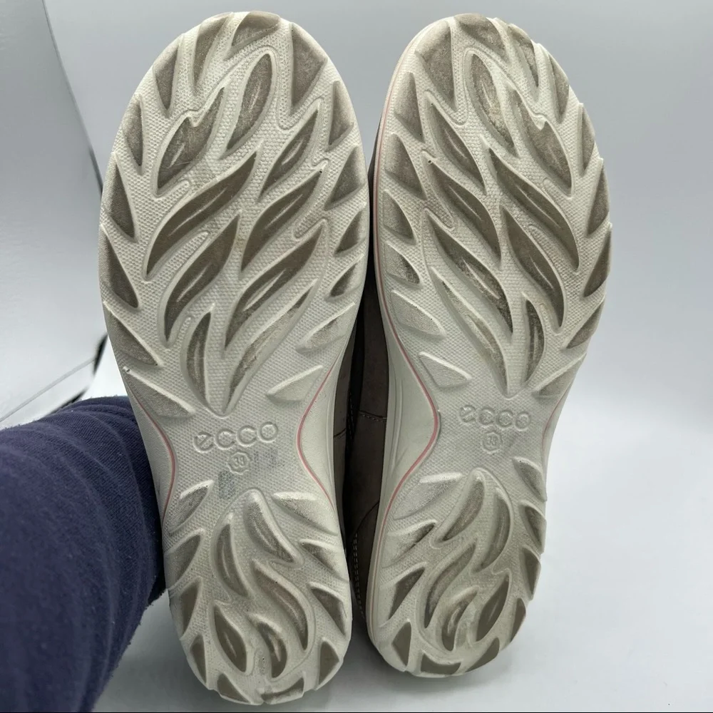 ECCO‎ Women's Casual Sneakers 7 7.5 M 38 Gray Taupe Suede Pink Leather Shoes EUC